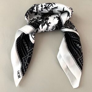 Dior women’s silk scarf in black and white color Size :69cm x 69cm